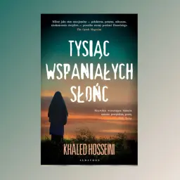 Okładka książki "Tysiąc wspaniałych słońc" z postacią w hidżabie na tle zachodzącego słońca.